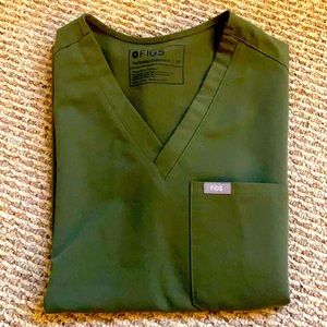 Limited edition figs scrub top in Moss